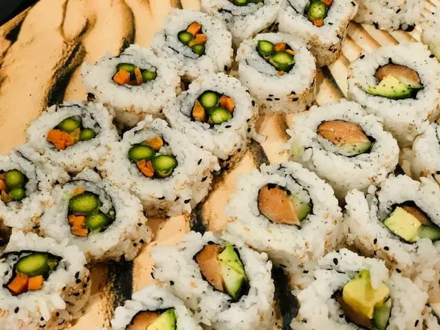 https://www.mealfinds.com/wp-content/uploads/2021/03/sushify-reviews-sushi-rolls.jpg.webp