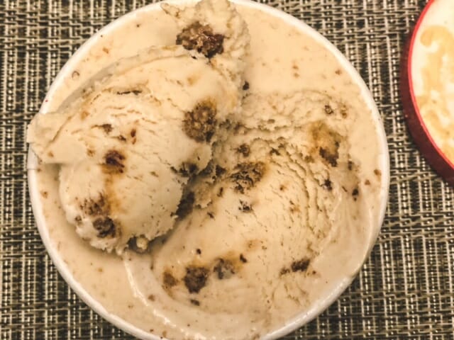 maple and bacon streusel-salt and straw ice cream review-mealfinds